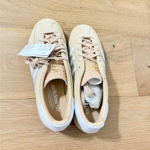 Gazelle indoor women's shoe Gum/White/Magic Beige US 8 IH5482